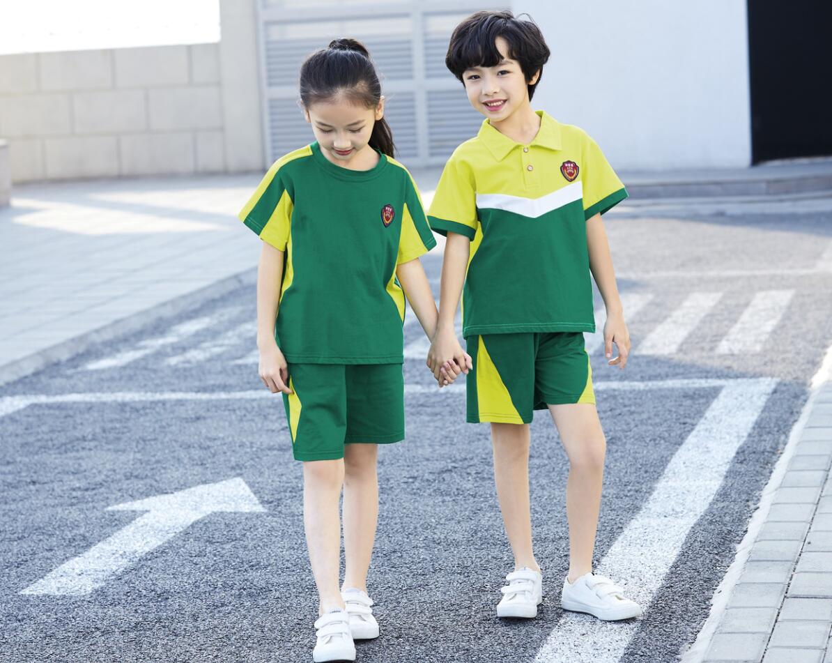 大多数带棉的面料都用在了幼儿园园服上面去了|幼儿园园服定制厂家